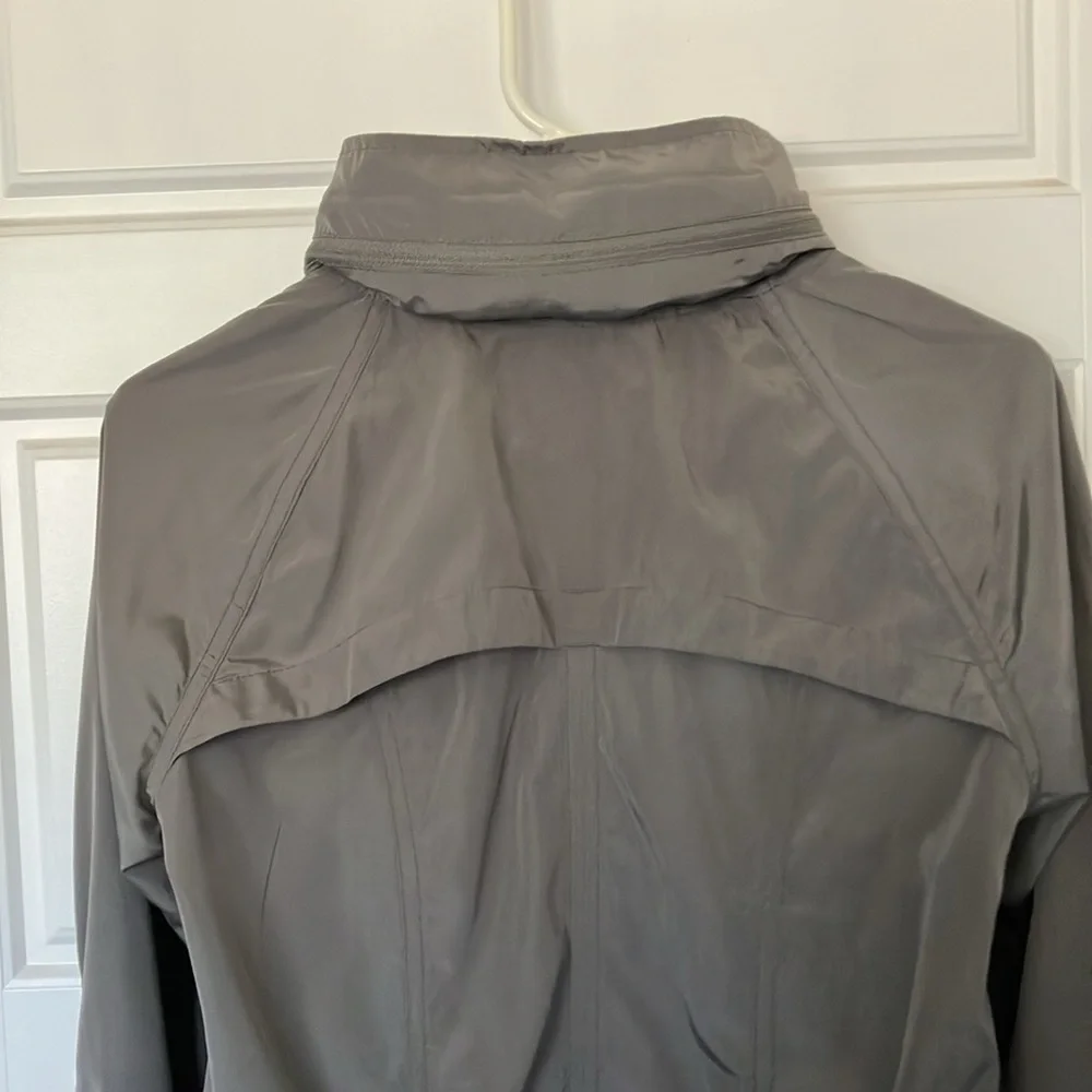 Athleta Gray Lightweight Hooded Spring Jacket LIKE NEW - Picture 5 of 8